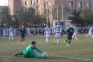ASU Politehnica a scos doar o remiză nulă cu ACS Dumbrăviţa. Ambele mai caută jucători, dar echipa lui Sorin Bălu, cu şanse mai concrete