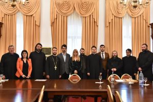 Întâlnire de lucru la Arhiepiscopia Ramnicului pentru dinamizarea accesului la educaţie – în cadrul proiectului „Alege Şcoala – o şansă pentru viitor!”
