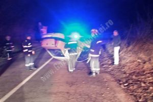 MORENI: Un şofer s-a răsturnat cu maşina pe drumul spre Ploieşti