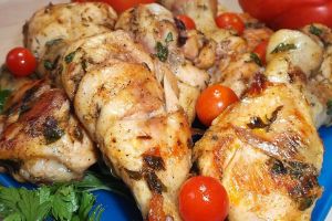Pulpe de pui la cuptor, cu roşii şi cartofi