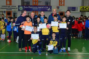 Aproape 400 de copii au jucat în „Ţara Haţegului Junior’s Cup” la futsal