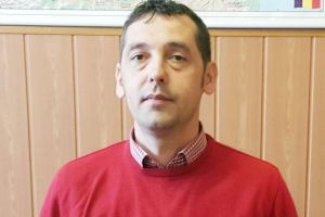 Primarul comunei Stoileşti, Florin Ionescu, a finalizat lucrările la noul pod din satul Izvoru Rece