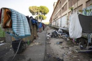 Românii şi bulgarii care au venit în Germania, la muncă, prezentaţi în culori sumbre de presa locală. “Mulţi dintre bulgari şi români trăiesc în condiţii mizere în ţara lor. Acum, ei aduc această mizerie în oraşele germane”
