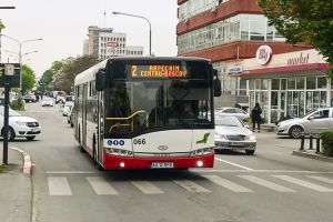 PSD şi PNL se bat în vorbe – care oferă TRANSPORT GRATUIT pentru elevi la Piteşti