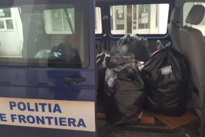 Articole de imbracaminte provenite din Turcia, confiscate de politistii de frontiera