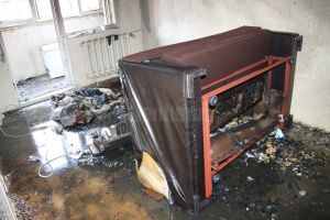 Un incendiu a distrus miercuri o garsonieră din cartierul Obcini