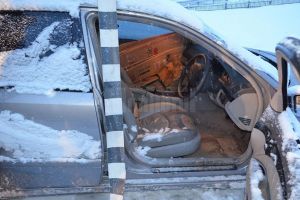 Opt focuri de armă pentru interceptarea unui Mercedes încărcat cu ţigări de contrabandă
