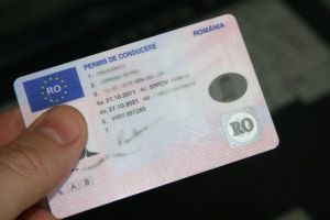Adolescent prins de poliţie după ce a furat BMW-ul fratelui său şi a circulat cu el fără permis