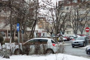 FOTO – Trafic reconfigurat pe străzile din jurul Școlii 18. Poliţia stă la pândă şi dă amenzi