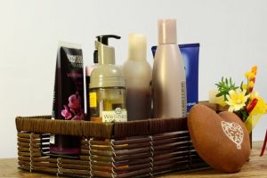 Produse cosmetice false, descoperite de Ministerul Sănătăţii. Sunt un pericol pentru sănătate