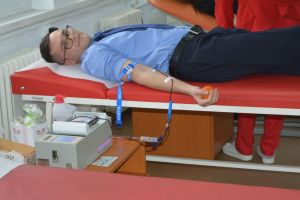 “Speranţă pentru viaţă! Donează sânge! “ continuă şi cu ajutorul jandarmilor