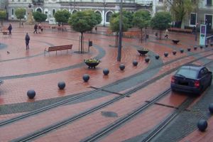 Aproape 500 de şoferi amendaţi de Poliţia Locală pentru că au circulat în zona pietonală din Libertăţii