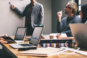Cursuri gratuite de formare pentru manageri şi antreprenori