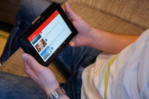 Acord UE: autorii şi editorii de presă vor putea negocia drepturile de autor cu platformele online