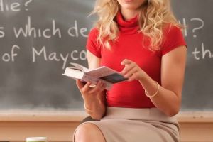 Profesoară reţinută de poliţişti fiindcă a făcut sex de trei ori cu un elev de 14 ani!