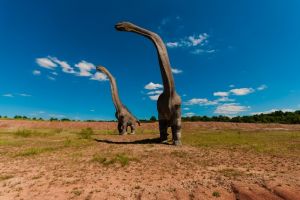 Urme uriaşe de dinozaur, vechi de 95 de milioane de ani, descoperite în urma inundaţiilor