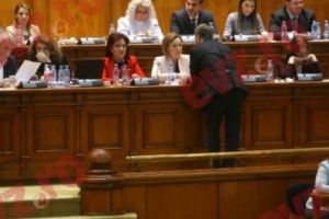 ULTIMA MANEVRĂ A PSD pentru a evita FURIA ROMÂNILOR. Au fost mulţi bani în joc. Breaking news în politică