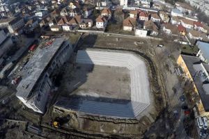 FOTO! Mobilizare exemplara: Firma de construcţii SC Electrovâlcea SRL, condusa de inginerul Ovidiu Ciogescu, lucrează în ritm alert la modernizarea „Arenelor Traian”