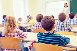 Modificări în structura anului şcolar: elevii ar putea începe cursurile mai devreme