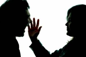 Un bărbat din Hunedoara a fost bătut de soţie
