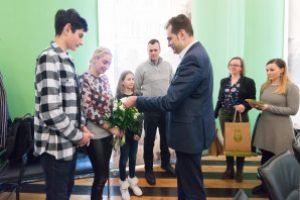 Primăria Sfântu Gheorghe a acordat primele carduri pentru familiile cu mulţi copii
