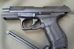 Ameninţare cu pistolul, după o şicanare în trafic