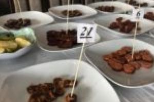 S-a votat! Cei mai gustoşi cârnaţi din Banat sunt la Buziaş! [FOTO]