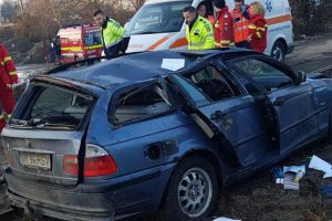 Un BMW a PLONJAT în această dimineaţă de pe podul de la Micălaca (FOTO + VIDEO)