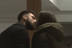 Bomba anului! După doar două luni de relaţie, Cristina Ich îl înşală pe Piţi junior! Paparazzii au surprins-o sărutându-se cu fostul! VIDEO EXCLUSIV!