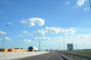 Lucrări pe Centura de Vest a Ploieştiului, zona Brazi. O bandă este blocată