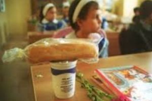 SCANDAL de proporţii în programul „cornul şi laptele” din Botoşani. Consiliului Concurenţei a demarat o ANCHETĂ