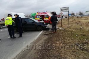 FOTO-ULTIMĂ ORĂ: Accident cu răniţi la Bizigheşti! Un poliţist, implicat în accident, potrivit unor surse