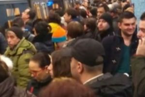 PANICĂ la Paris. Un bărbat a fost stropit cu un lichid PERICULOS. Poliţiştii sunt în ALERTĂ. Populaţia este ÎNGROZITĂ