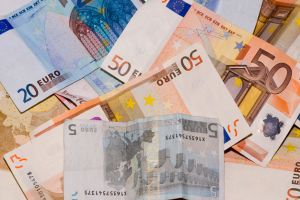 Parlamentarii USR, ACUZAȚI că au încercat SĂ TAIE fondurile pentru zeci de investiţii din judeţul Arad