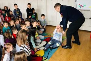 Pompierii de la ISU, vizite de lucru la 10 grădiniţe din Reghin