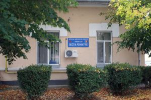 Frizerie în sala de mese. S-au ales cu salariile tăiate!