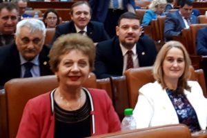 Doina Pană: Trei, Doamne, şi toţi trei