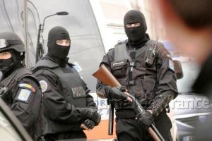 Tânără din Focşani, arestată pentru trafic de droguri. Ce a găsit DIICOT la percheziţii