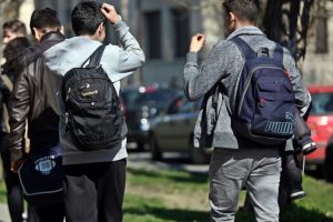 Regulament la un liceu din Timiş: Băieţii să vină la şcoală cu părul scurt, îngrijit