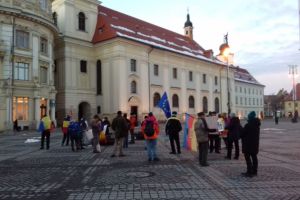 FOTO Sibienii se strâng în Piaţa Mare pentru Kovesi
