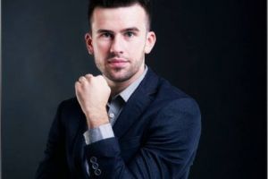 ANTENA 1 scoate din GRILĂ „Prietenii de la 11” . Florin Ristei ia o PAUZĂ de la TV. 