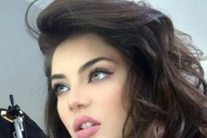 Prima REACȚIE a Cristinei ICH după ce a fost PRINSĂ sărutându-se cu FOSTUL: „Eu sunt ICH, eu sunt unsă cu toate alifiile, sunteţi mici pe lângă mine