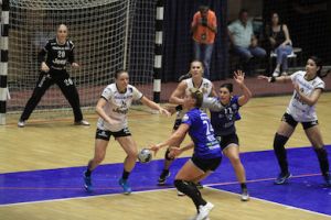 HANDBAL: SCM Ramnicu Valcea a obtinut trei puncte mari la Craiova si a intrat cu trei jucatoare in echipa etapei