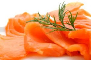 Un nou lot de file de somon contaminat cu Listeria retras din magazinele Auchan