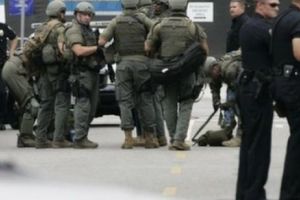 ATAC ARMAT în SUA. Atacatorul a UCIS CINCI persoane, iar mai MULȚI poliţişti au fost RĂNIȚI GRAV