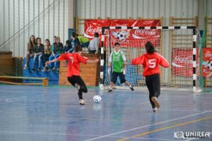 Echipa de handbal-fete a  Liceului Sportiv din Sebeş, calificată la etapa zonală a olimpiadei sportive
