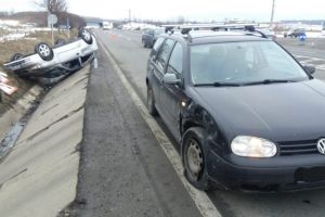 Accident pe DN14 la ieşirea din Sibiu. Doi răniţi şi trafic îngreunat