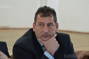 Puşcărie, şcoala vieţii: Fostul primar de Beiuş, Adrian Domocoş, a rămas şi fără postul de profesor