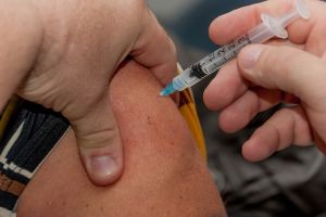 Facebook, în centrul unui nou scandal. Acceptă bani pentru reclamele campaniilor anti-vaccinare