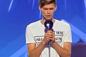 VIDEO genial! Un albaiulian la Romanii au Talent. ”Atenţie! Se cântă la duş!”